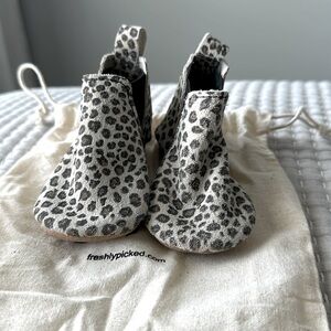Freshly Picked Infant Chelsea Boots in leopard print for early walkers
